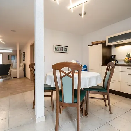 Apartament Mit Gartenblick *